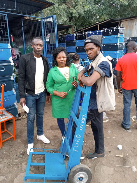Shinaali Goodwin Lloyd (left) and Simon Nyakundi (right) buying a trolley from businesswoman Faith Nkatha (centre) in May 2022