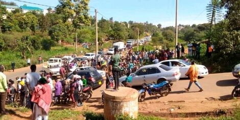 On lookers gather at the accident scene at Matakari area along the Embu-Karitiri highway.