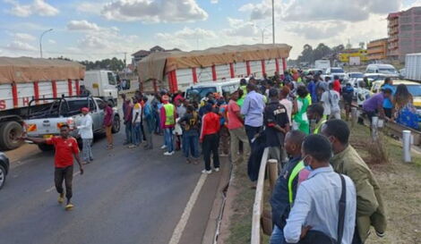 On lookers surround the accident scene at Juja Weigh Bridge along Thika Road