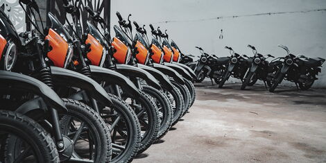 A chain of electric motorbikes from Opibus company.