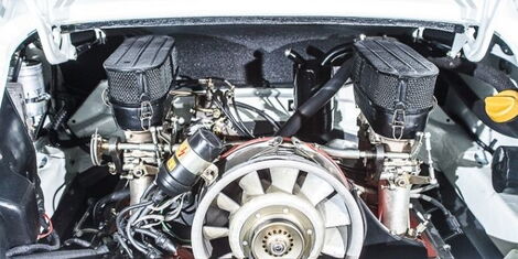 An image of the 1984 Porsche 911 race car engine.