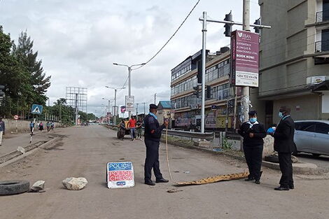 Police officers manning a roadblock that went up in Eastleigh estate on May 7, 2020 after the government ordered a lockdown over a spike in Covid-19 cases.