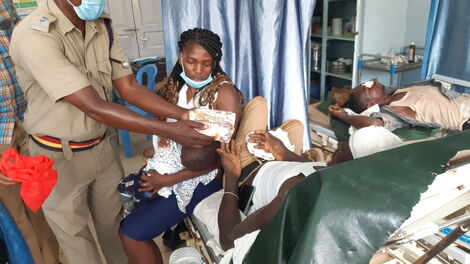 Maungu police OC traffic, Inspector Job Oyagi returns Ksh450,000 to Timothy Njuguna and his wife Martha Muthoni in Voi on Sunday, December 26, 2021.