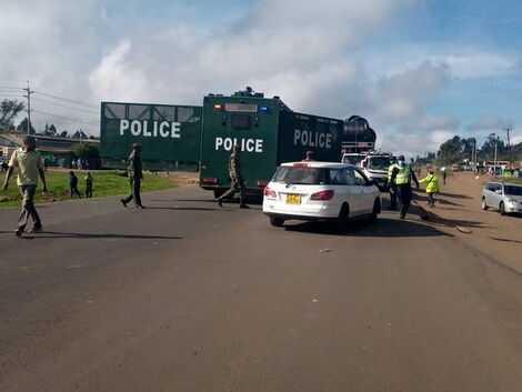Police set up roadblocks isolating the Nairobi Metropolitan Area on April 7, 2020.