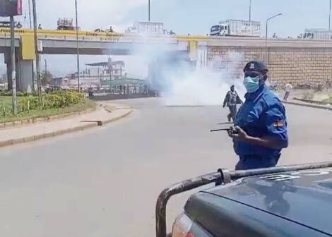 Police lob tear gas to disperse rowdy crowds in Kondele, Kisumu County on November 10, 2021