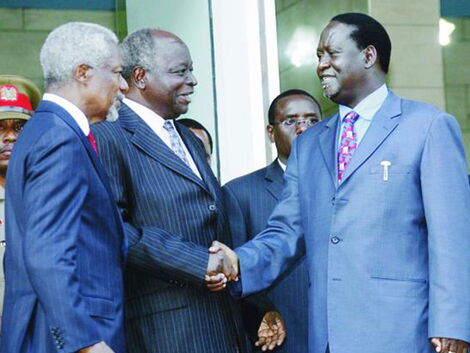 President Mwai Kibaki and Prime Minister Raila Odinga shake hands as Former UN Secretary General applauds in this January 26, 2008