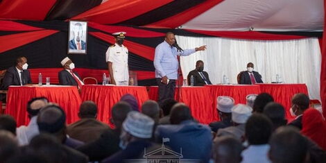 President Uhuru Kenyatta addressing a deegation of leaders from Marsabit, Isiolo and Tana River counties at State House on Tuesday, February 22.