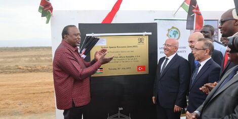 Former President Uhuru Kenyatta during the laid the foundation stone for the construction of the Turkish Industrial Holding Complex in the zone.