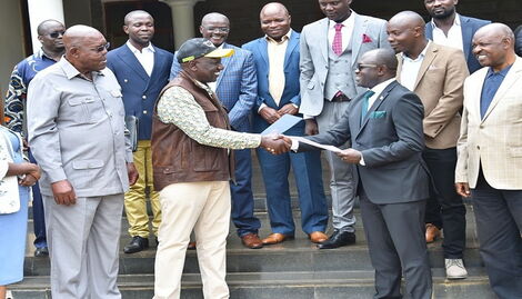 President-elect William Ruto shaking hands with MDG party leader David Ochieng alongside other politicians on Friday August 26 at Karen Nairobi