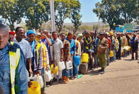 Motorists lined up at a gas station in Kirinyaga County during the storage that hit the country.