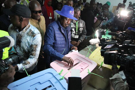 Former Prime Minister Raila Odinga casting his vote in Kibra Constituency on August 9, 2022.