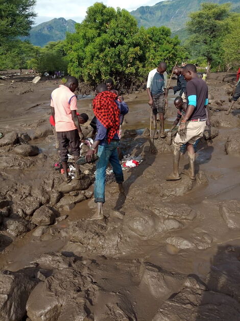 Residents pictured canvassing the aftermath of the landslide that hit West Pokot and Elgeyo Marakwet counties on April 18, 2020.