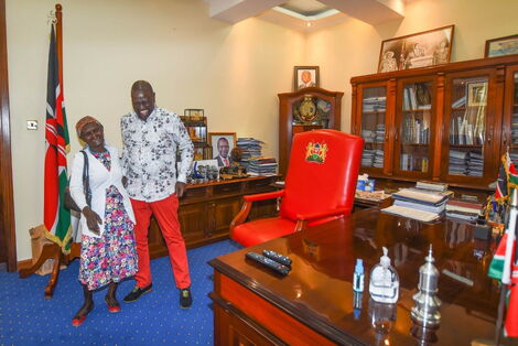 Deputy President William Ruto speaking with Margaret Njambi whose video went viral at Karen, Nairobi on February 24, 2021