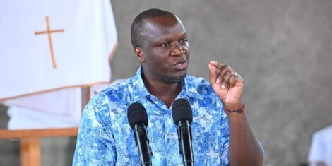 Safina Partyrunning mate Willis Otieno addresses the cogregation at in Siaya County on Sunday, May 22, 2022..jpg