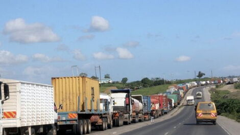 Traffic jam along the Mombasa, Mariakani road.