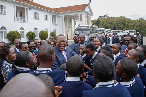 https://www.kenyans.co.ke/files/styles/article_inner_mobile/public/images/media/Uhuru%20and%20students.jpg?itok=S760j8O_ https://www.kenyans.co.ke/files/styles/article_inner_mobile/public/images/media/Uhuru%20and%20students.jpg?itok=S760j8O_