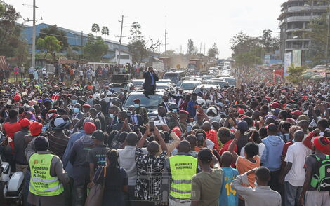 President Uhuru Kenyatta speaking to Ruiru residents, on October 29, 2021. 