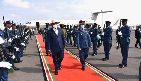 Le président ougandais Yoweri Museveni arrivant à JKIA le mardi 13 septembre 2022