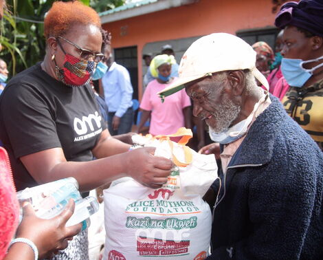 Kandara MP Alice Wahome distributing food to her constituents on May 30, 2020.