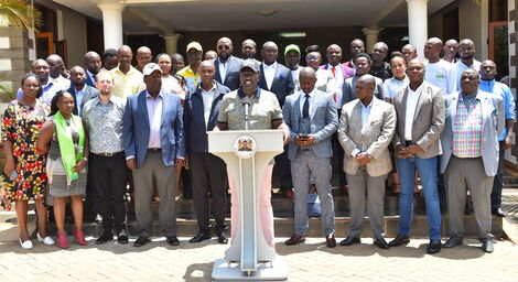 Deputy President William Ruto (centre) addresses the nation from his Karen, Nairobi office on Monday, April 4, 2022.