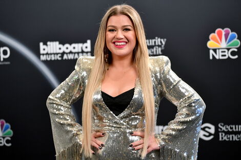 American artist Kelly Clarkson at a red carpet event in October 2022.
