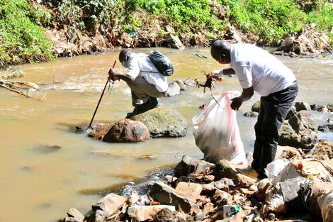 Kenyans cleaning Nairobi River on March 3 2021