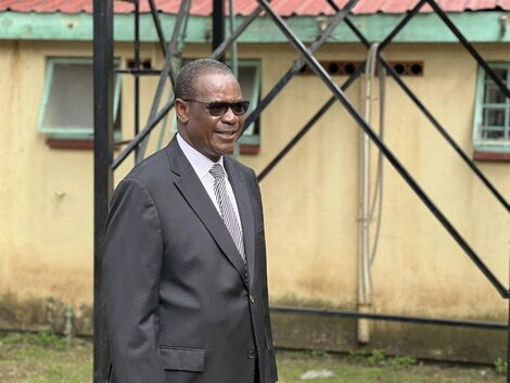 Former Nairobi County Governor Evans Kidero arriving at Homa Bay Law Courts for the Pre-trial hearing of his election petition on October 7, 2022