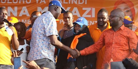 Former Devolitoon CAS Gideon Mung'aro greets his main rival Kilifi Speaker Jimmy Kahindi. 21.03.2022