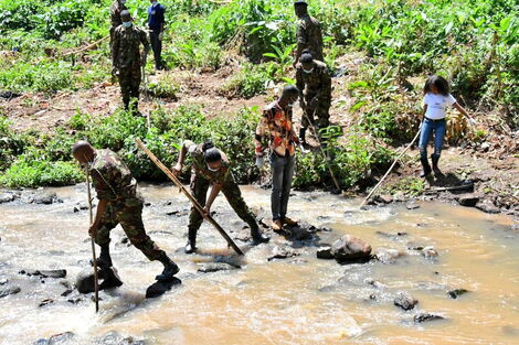 Kenyans cleaning the Nairobi River on March 3 in remembrance of Nobel Winner Wangari Maathai