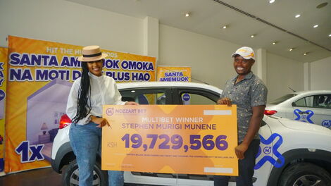Stephen Murigi Munene (left) of Kiambu County was the final winner of Mozzart Bet's Omoka na Moti Promotion which ended in December 2021