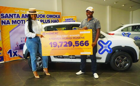 Stephen Murigi Munene (left) of Kiambu County receives his dummy key after winning the ultimate prize - a Ksh9,000,000 apartment in Nairobi's Kileleshwa estate