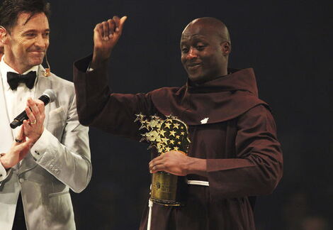 Kenyan teacher Peter Tabichi, right, reacts near actor Hugh Jackman, after winning the $1 million Global Teacher Prize in Dubai, United Arab Emirates, March 24, 2019.