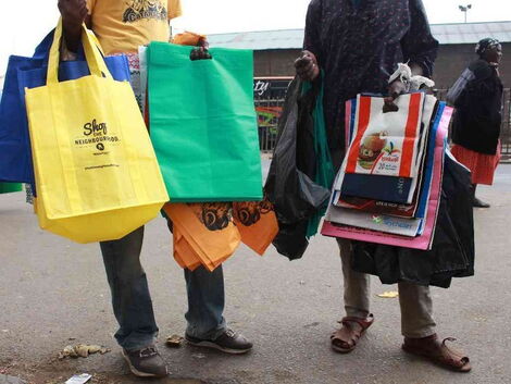 Traders display the required woven carrier bags.