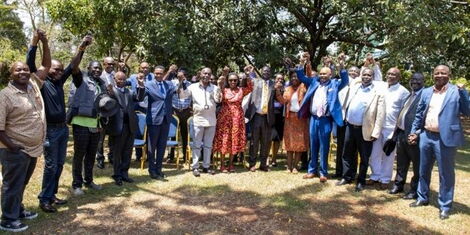 Former Prime Minister Raila Odinga and RMS Chairman SK Macharia meeting with Mwanzo Mpya leaders in Nairobi on April 7, 2022.