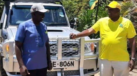 Deputy President William Ruto poses for a photo with Bahati MP Kimani Ngunjiri after the Legislator gifted him a car.