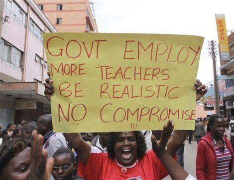 Teachers Respond to Court Order Suspending Strike in 2015