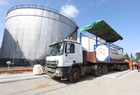 A truck of the first crude oil consignment from Lokichar, Turkana arrives at Mombasa's Changamwe KPRL storage facility on June 7, 2018.