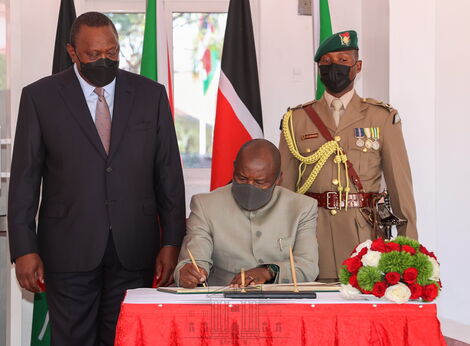 President Uhuru Kenyatta (standing) and President of The Republic of Burundi Evariste Ndayishimiye in Kisumu on May 31, 2021. 