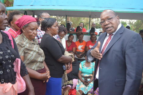 Mwea MP Kabinga Wachira (Extreme Right) with rice traders and farmers.