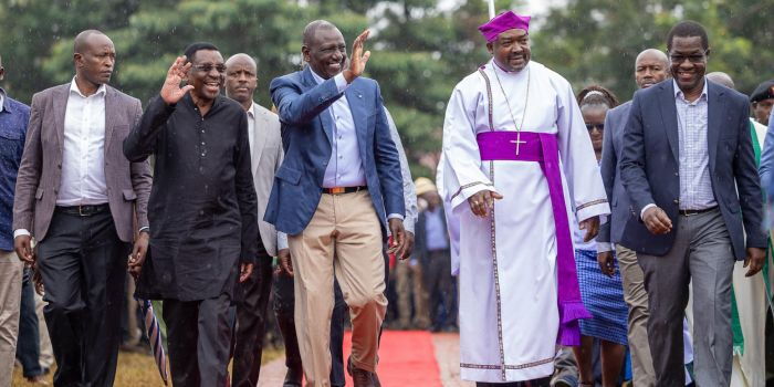 Ruto Dares Some Civil Servants to Quit Govt